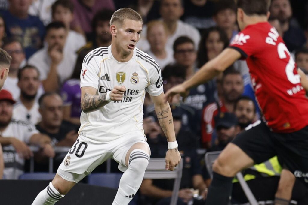Franco Mastantuono em campo pelo Real Madrid
