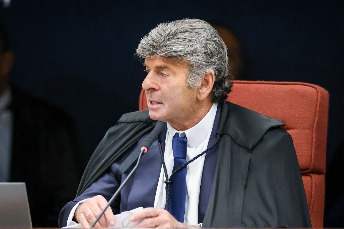 Cabelo de Luiz Fux chama atenção durante julgamento de Bolsonaro no STF