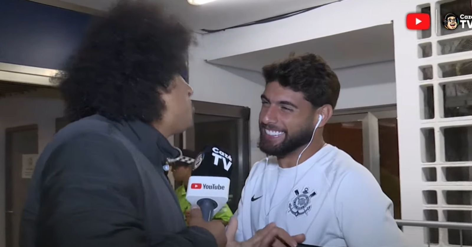 Yuri Alberto com repórter da Cazé TV. Foto: Reprodução/Youtube