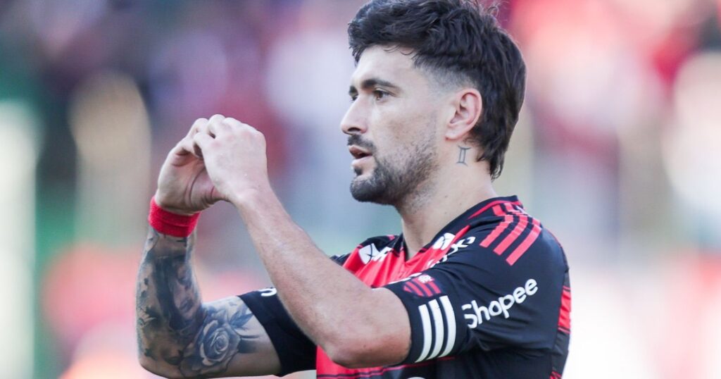 Arrascaeta comemorando gol pelo Flamengo. Foto: Gilvan de Souza/Flamengo
