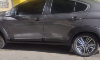 Carro de aplicativo roubado na Avenida Brasil com família e criança a bordo