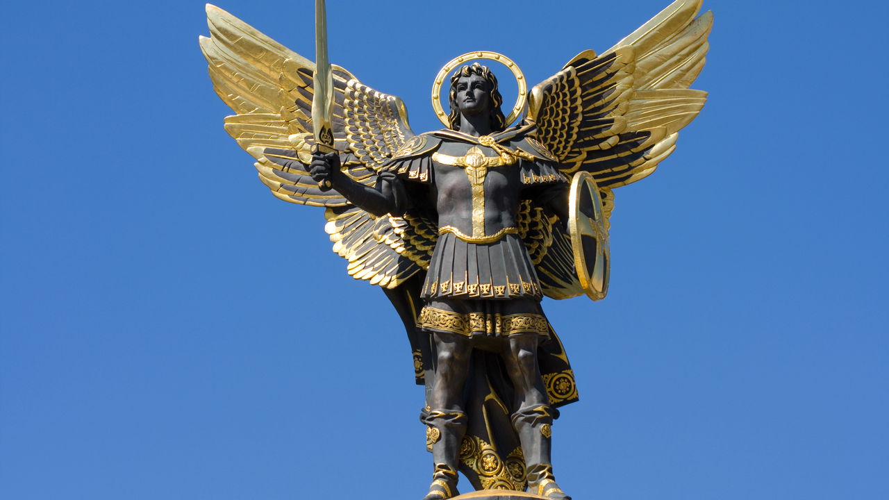 O termo anjo não possui uma forma feminina reconhecida oficialmente na língua portuguesa, o que desperta debates sobre linguagem, gênero e representação simbólica