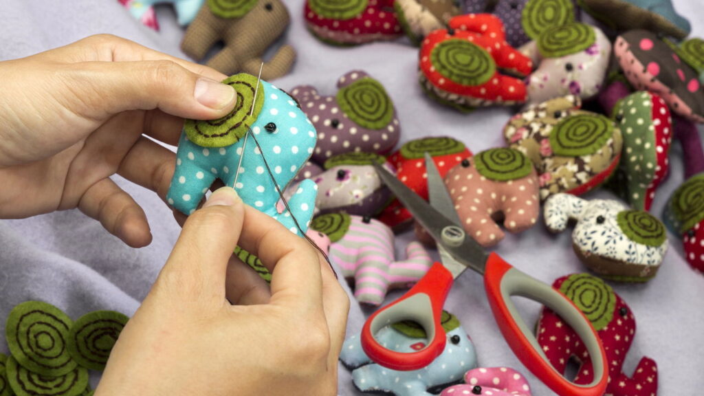 Navegar pelo universo do artesanato é uma jornada repleta de cultura, tradição e criatividade