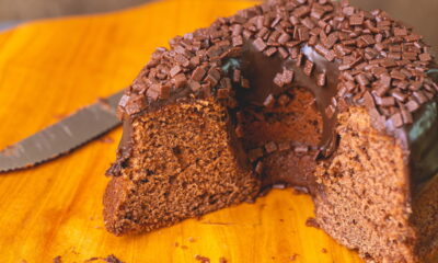 Poucos conhecem o bolo de chocolate fofinho da vovó sem farinha