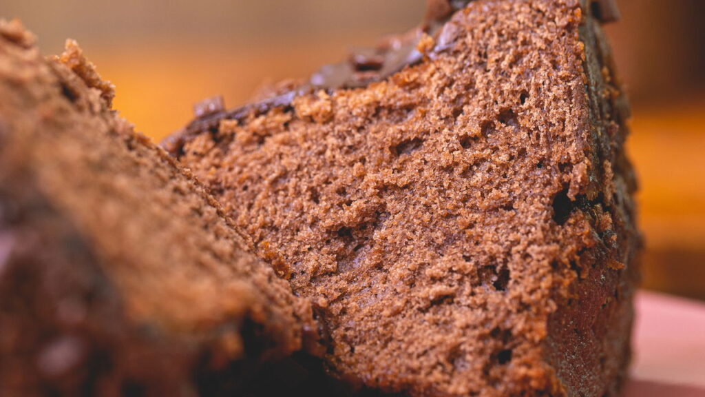 Poucos conhecem o bolo de chocolate fofinho da vovó sem farinha
