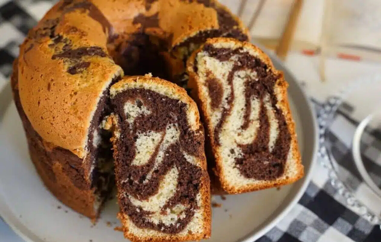 Receita prática de bolo mesclado de liquidificador