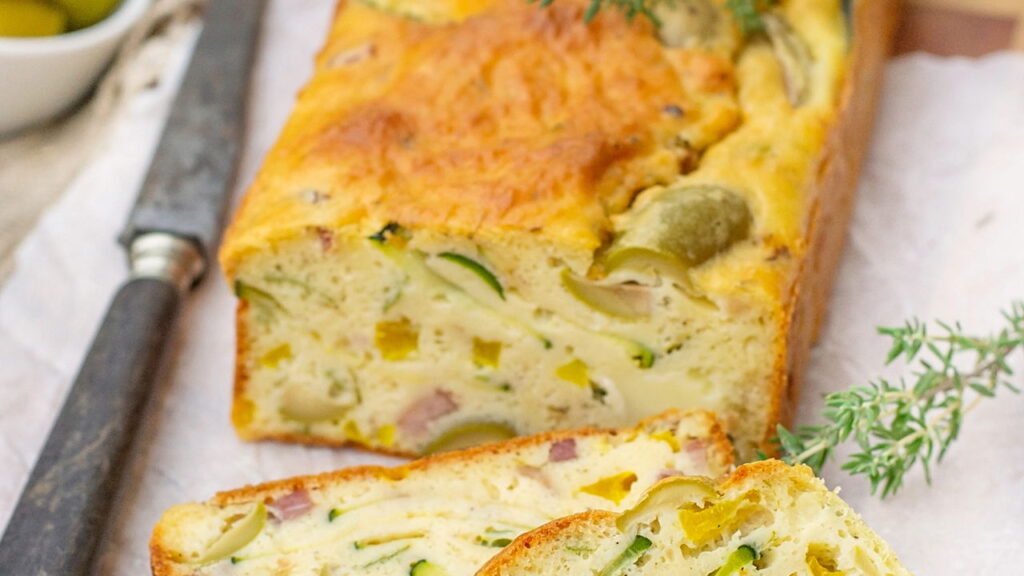 O segredo do bolo salgado que nunca sobra na mesa