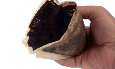 A borra de café é um ingrediente versátil e eficaz para diversas tarefas domésticas, incluindo a eliminação de odores. Utilizá-la na pia é uma solução sustentável, econômica e que contribui para o reaproveitamento de resíduos do dia a dia