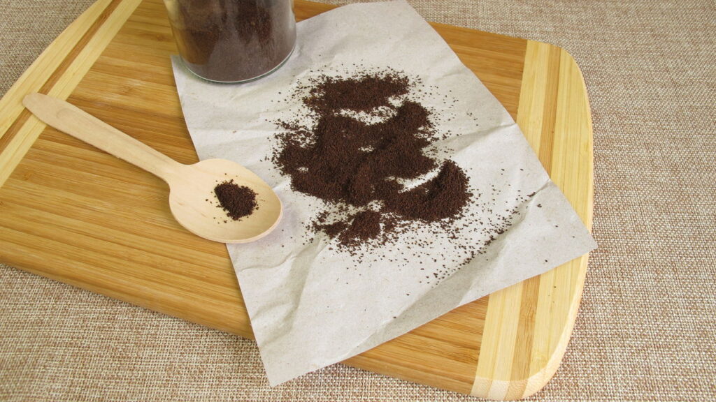 A borra de café é um ingrediente versátil e eficaz para diversas tarefas domésticas, incluindo a eliminação de odores. Utilizá-la na pia é uma solução sustentável, econômica e que contribui para o reaproveitamento de resíduos do dia a dia