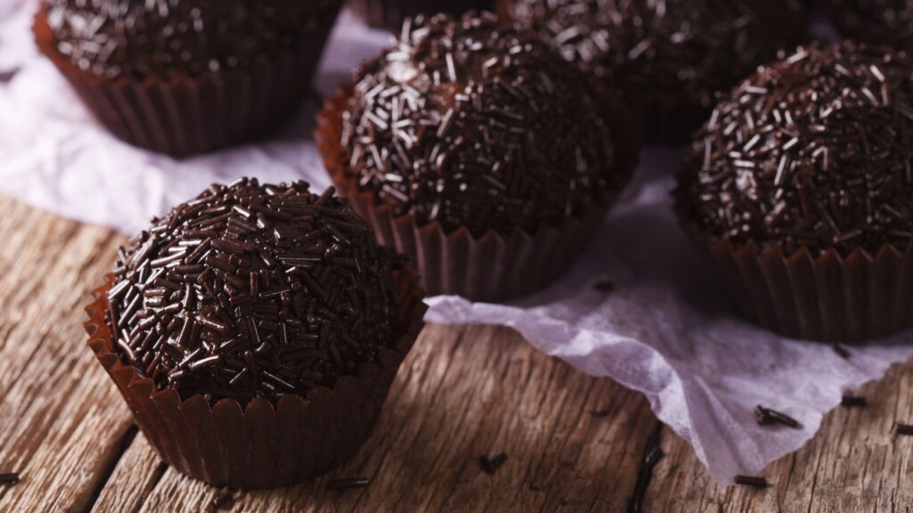 O brigadeiro sem leite condensado mais famoso da internet