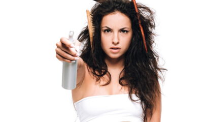 Utilizar produtos variados no mesmo dia pode gerar efeitos adversos no cabelo, como ressecamento, quebra ou perda de brilho