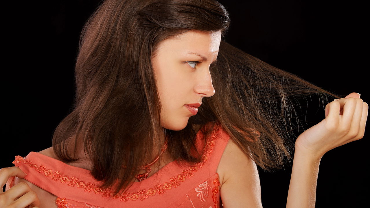 Como recuperar cabelo ressecado em casa