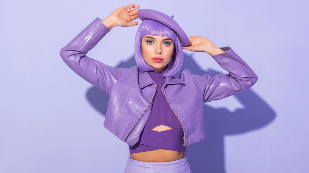 Transformar o visual com cabelo lilás tornou-se uma tendência cada vez mais presente entre aqueles que desejam inovar em estilo