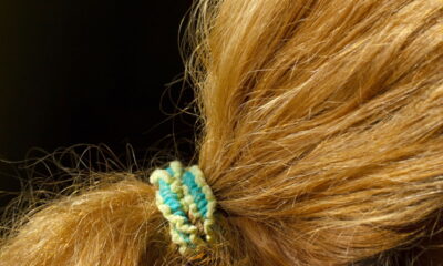 O cabelo loiro é conhecido por sua beleza, mas também pode apresentar desafios, como o tom amarelado indesejado