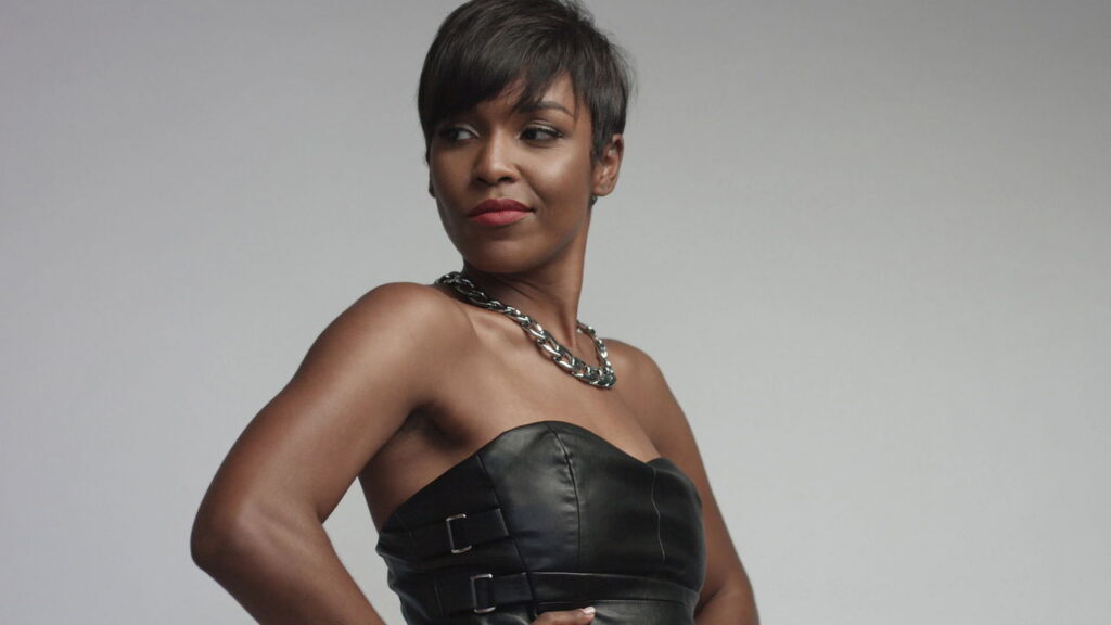 O corte pixie é uma escolha ousada e elegante, ideal para mulheres modernas que buscam praticidade e estilo