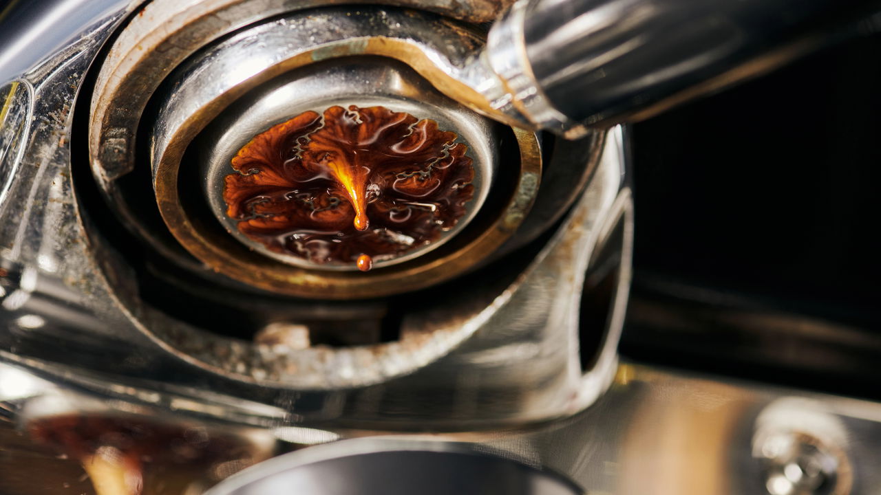 Você já se perguntou por que sua cafeteira pinga café do nada? Esse fenômeno pode ser mais comum do que imagina e