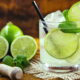 Esse segredo no preparo da caipirinha muda totalmente o sabor