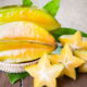 A carambola é uma fruta tropical apreciada pelo seu sabor adocicado e formato inconfundível em estrela. Cultivar carambola pode ser simples e prazeroso