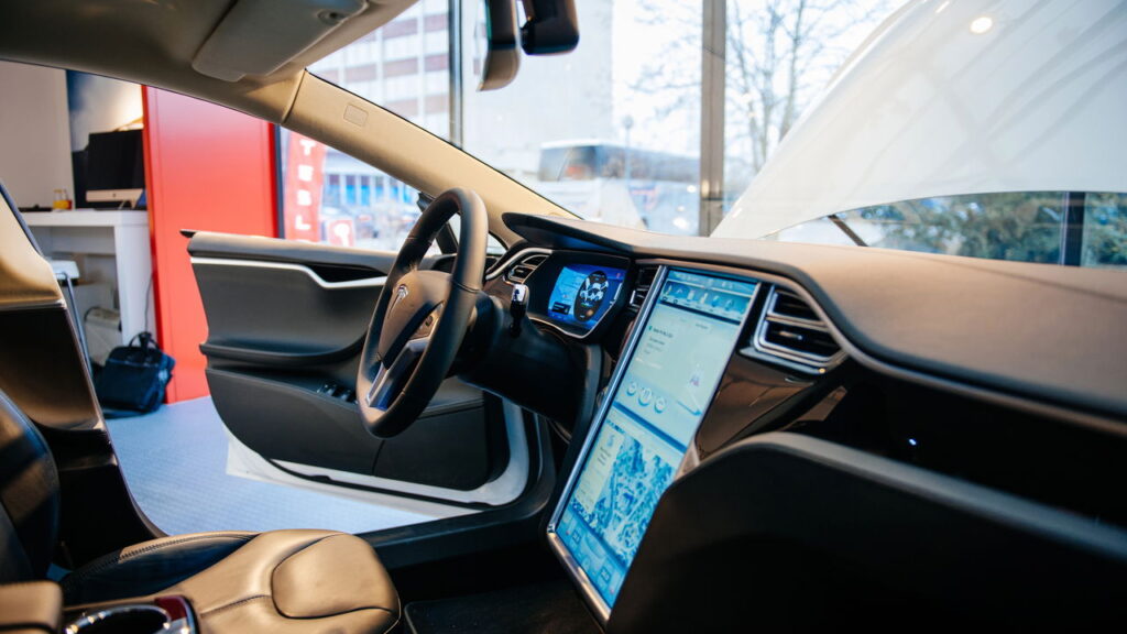 Carros elétricos usados ficam mais baratos e viram opção vantajosa para economizar