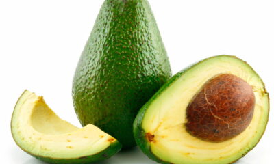 No universo das dicas caseiras, misturar cascas de abacate com bicarbonato tornou-se uma das opções ecológicas mais populares