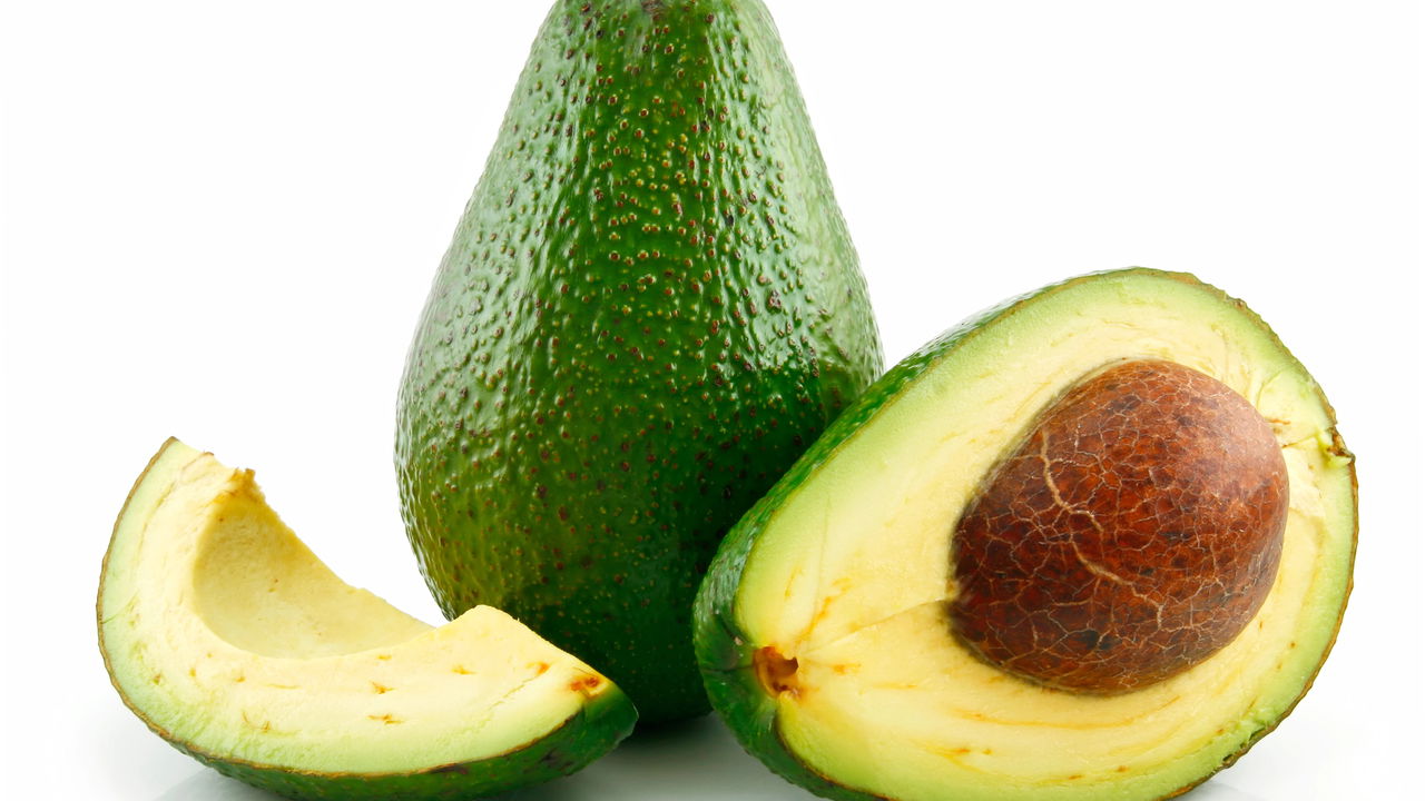 No universo das dicas caseiras, misturar cascas de abacate com bicarbonato tornou-se uma das opções ecológicas mais populares