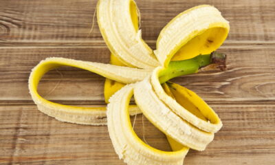 A mistura de casca de banana e vinagre pode parecer inusitada, mas possui aplicações surpreendentes e benéficas.
