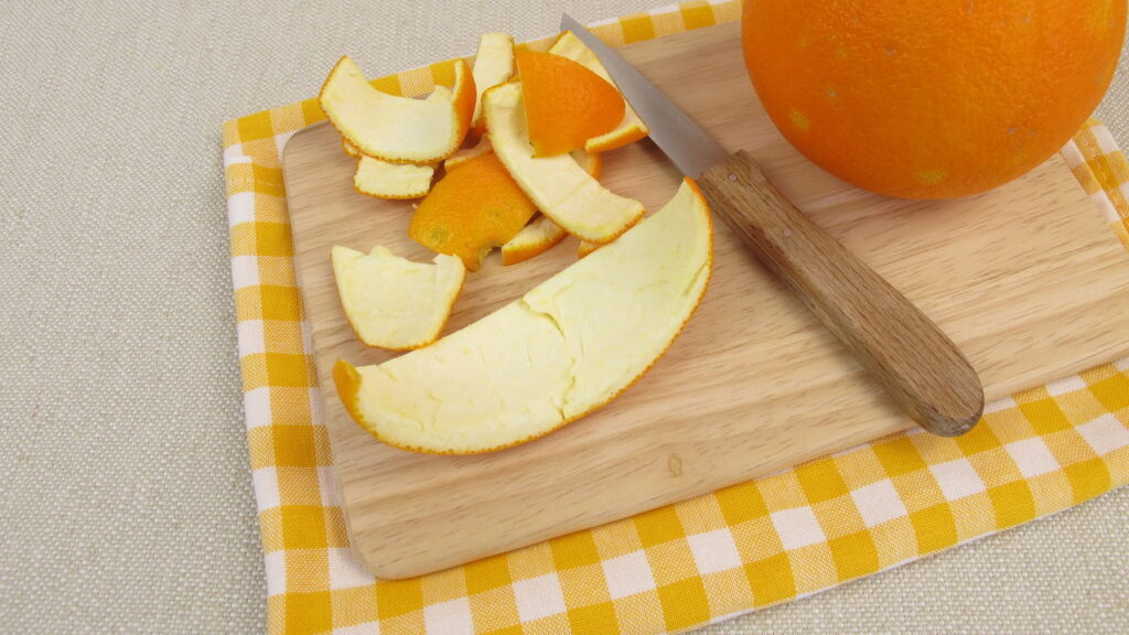 Transformar cascas de laranja em fragrâncias naturais para sua casa é uma prática simples, ecológica e bastante eficaz