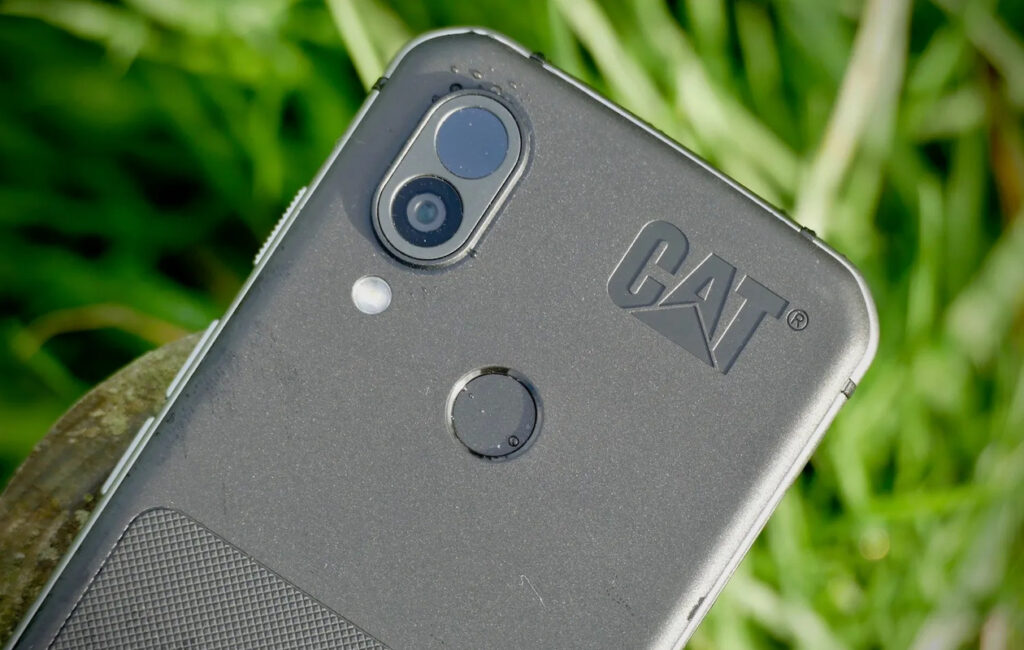 O celular que resiste a fogo, quedas e acidentes