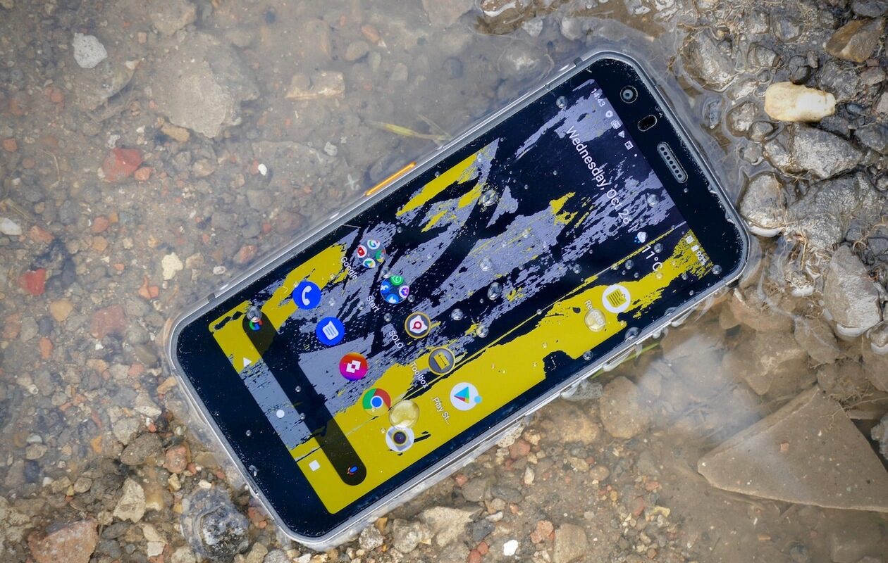 O celular que resiste a fogo, quedas e acidentes