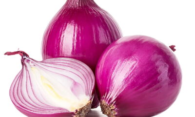 Guardar cebola cortada sem proteção pode parecer prático, mas essa prática tende a causar problemas importantes