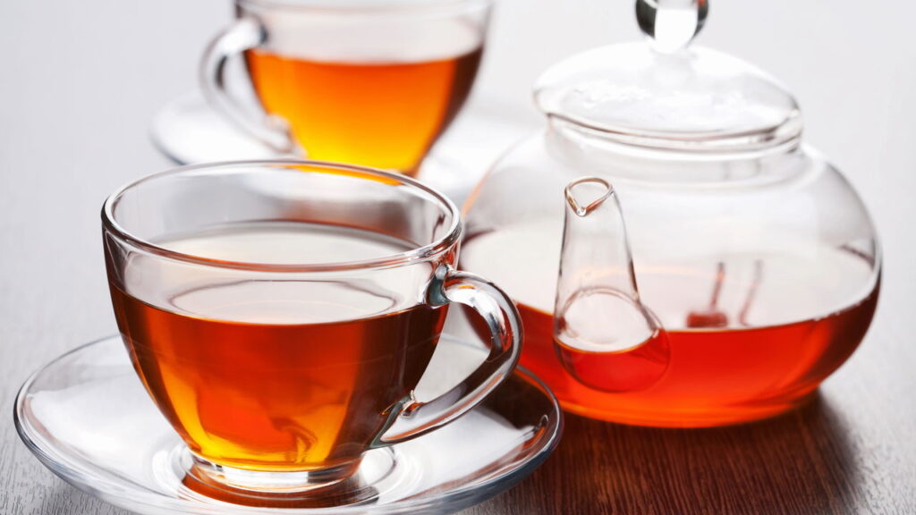 O chá natural que auxilia em dores de garganta