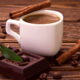 O chocolate quente cremoso com toque de canela