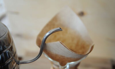 O coador de café é um item essencial na culinária mundial, sendo presente em lares, bares e cafeterias ao redor do globo