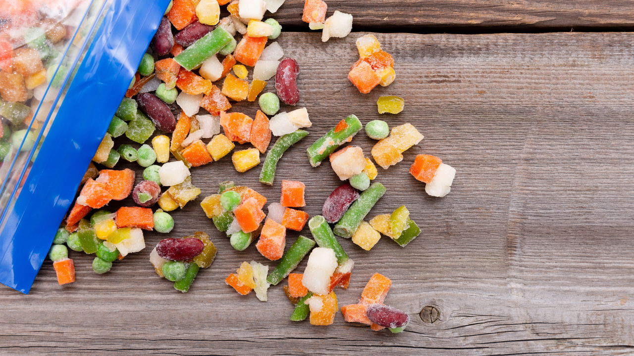 Congelar verduras sem branqueamento é uma alternativa prática, mas traz algumas consequências importantes para a qualidade dos alimentos