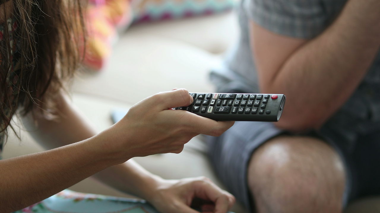 Como limpar o controle remoto de forma correta sem danificar