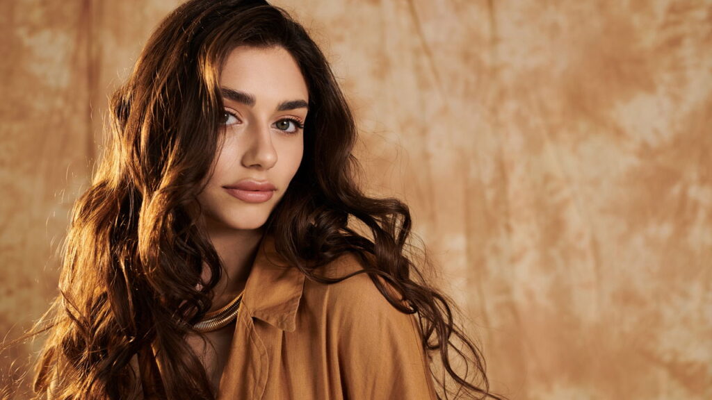 As cores terrosas estão ganhando destaque no universo da moda e beleza, conquistando quem busca um visual sofisticado e moderno