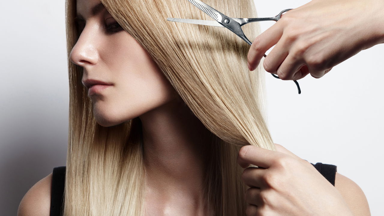 O corte pixie é uma escolha ousada e elegante, ideal para mulheres modernas que buscam praticidade e estilo