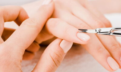 A cutícula desempenha um papel vital na proteção das unhas contra infecções, traumas e agentes externos