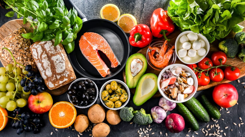 Dieta mediterrânea e andar 20 minutos por dia pode cortar risco de diabetes, mostra estudo