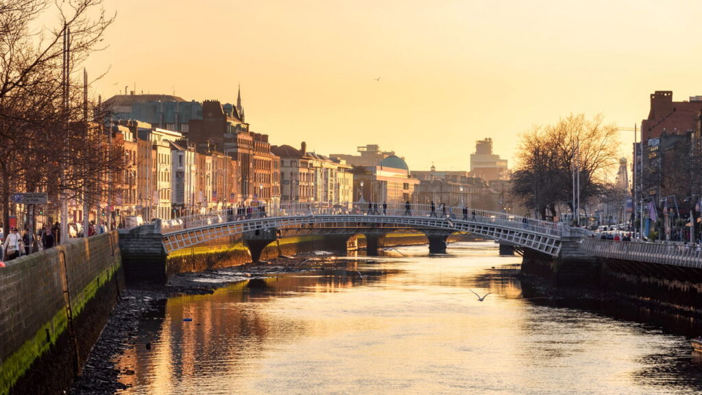 Cidade irlandesa encanta com história, cerveja Guinness e clima multicultural