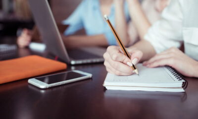 Ao se comunicarem, muitos falantes sofrem quando certas palavras no plural parecem erradas, mas estão corretas