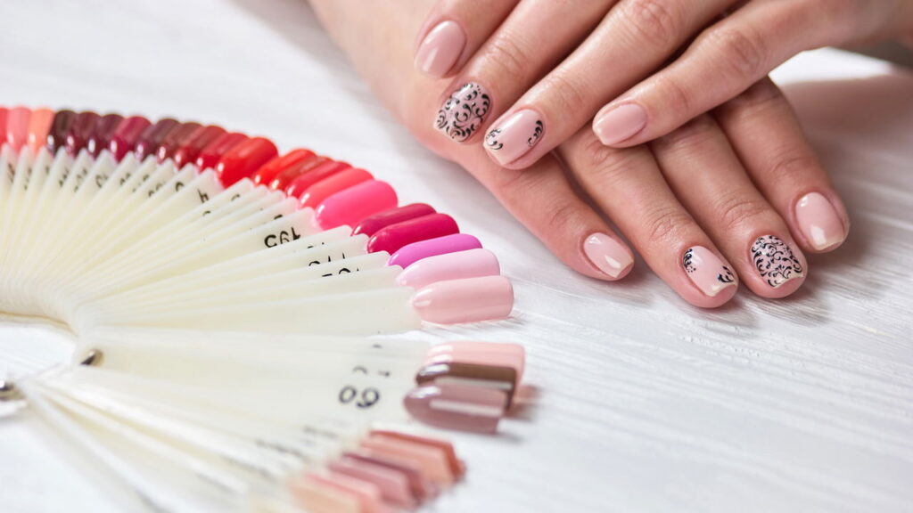 Escolher esmalte nude