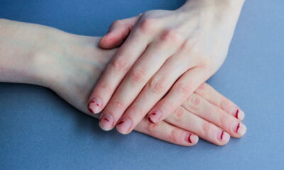 O esmalte craquelar logo após a aplicação pode ser extremamente frustrante para quem busca um acabamento bonito e profissional