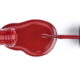 O esmalte vermelho é um clássico que nunca sai de moda, mas neste mês ele está mais em alta do que nunca