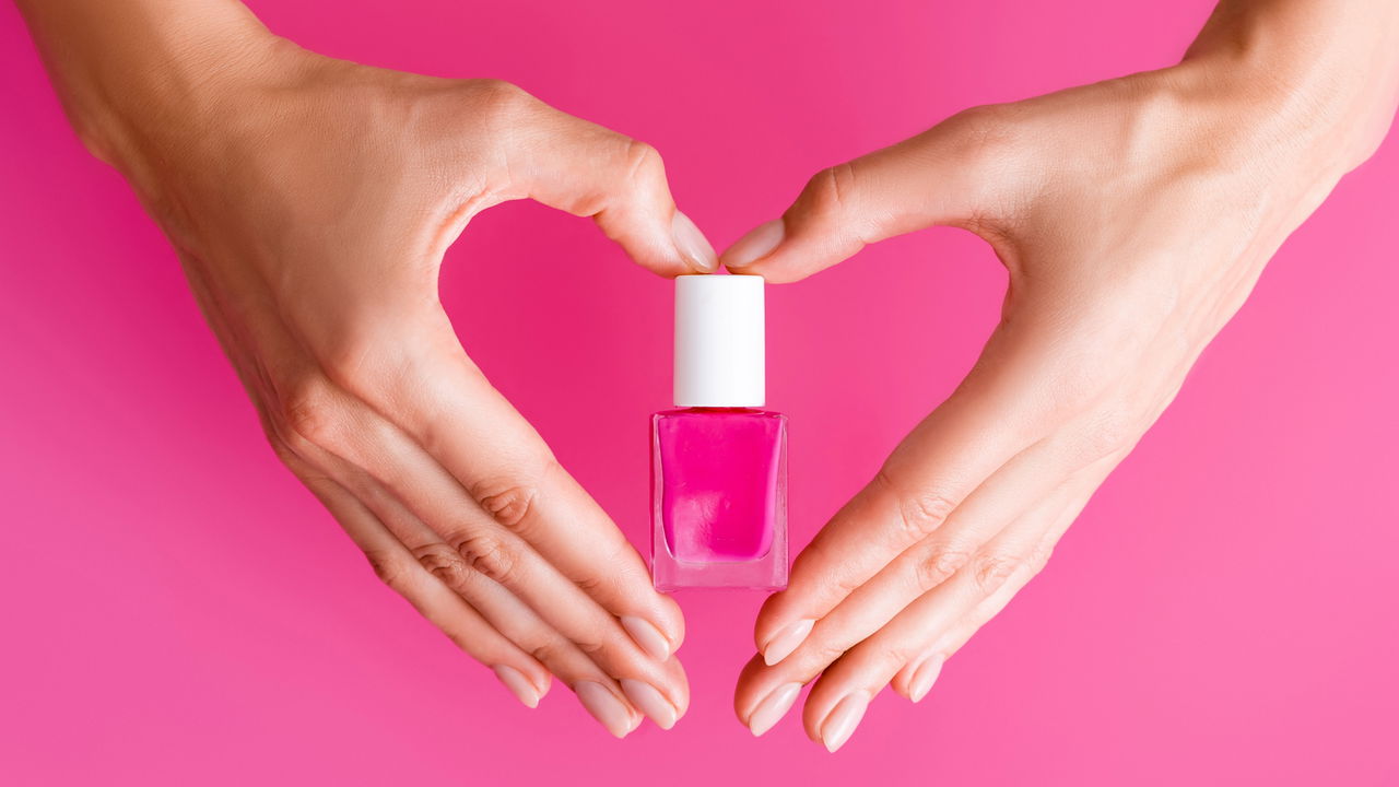 Manter o esmalte impecável por mais de uma semana é totalmente possível para quem adota as técnicas certas