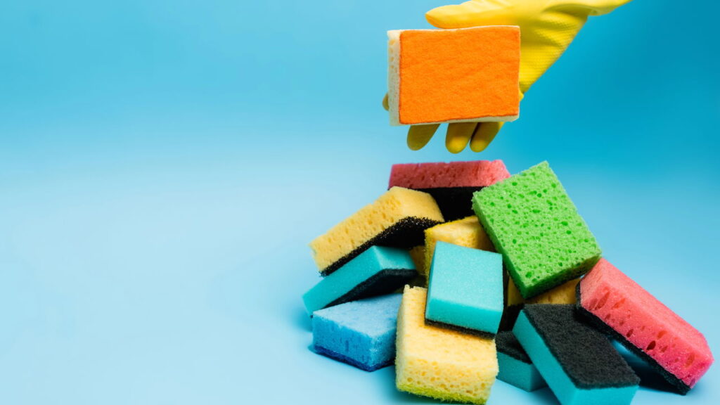 A cozinha é um ambiente fundamental no lar, onde utensílios como a pia desempenham papel essencial na higienização de alimentos e louças