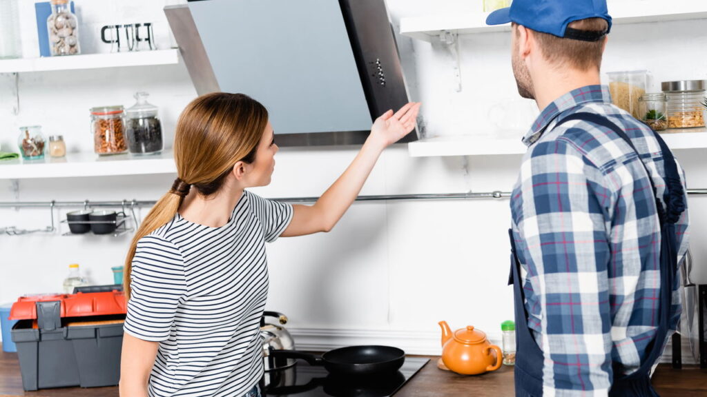 Manter o exaustor da cozinha limpo é essencial para preservar a qualidade do ar e garantir a eficiência do equipamento