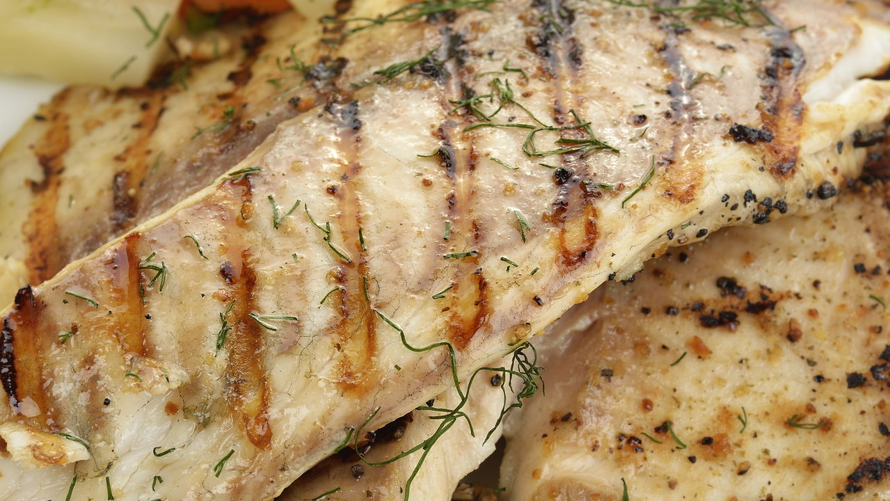 Essa receita de filé de tilápia grelhado vai bombar no seu almoço