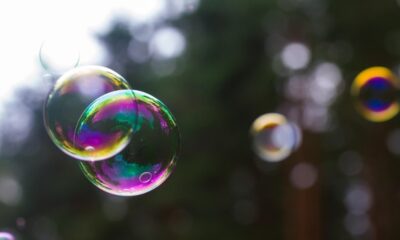 Diversão que ensina: os benefícios das bolhas de sabão para as crianças