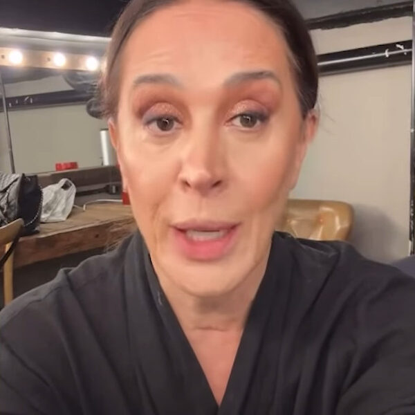 Claudia Raia se retrata após constrangimento com espectador